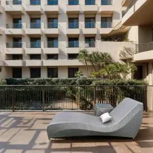Outdoor Swimming Poolside Lounger With 1 Side Table (Silver)